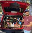 Leandro compra os vinhos em São Roque e vende para clientes de São Paulo  Foto: Guilherme Zacarias/Agência Mural