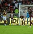 Jogadores do Flamengo lamentam derrota para o Fortaleza  Foto: Thiago Ribeiro/Agif / Gazeta Press