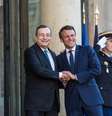 Premiê da Itália se reúne com Emmanuel Macron em Paris  Foto: EPA / Ansa - Brasil