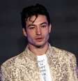 Família acusa Ezra Miller de drogar e agredir fã, e agora pedem ordem de restrição  Foto: Neil Hall/Reuters