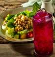 Guia da Cozinha - Caipirinha de pitaya: o drink afrodisíaco ideal para o Dia dos Namorados  Foto: Guia da Cozinha