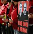 Manifestantes e familiares de Dom Phillips participam de protesto na frente da embaixada brasileira em Londres, cobrando empenho nas buscas pelo jornalista e o indigenista Bruno Pereira, desaparecidos desde domingo, 5.  Foto: Reuters