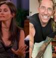 Jennifer Aniston apareceu ao lado do cabeleireiro Chris McMillan com um dos vestidos usados por Courteney Cox em 'Friends'.  Foto: NBC e Instagram/@mrchrismcmillan / Estadão