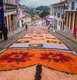 Ouro Preto foi uma das primeiras cidades do Brasil a iniciar a tradição das ruas enfeitadas para o Corpus Christi  Foto: Prefeitura de Ouro Preto/Divulgação / Estadão