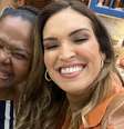 A apresentadora colocou a convidada para servir os outros convidados do programa  Foto: Reprodução Instagram