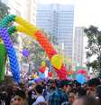 19 trios vão ocupar a Avenida Paulista no domingo; início da Parada está previsto para às 12h  Foto: Divulgação APOLGBT-SP / Divulgação APOLGBT-SP