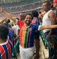 Onã Rudá marca presença nos jogos do Bahia com a camisa da Torcida LGBTricolor  Foto: Reprodução/Instagram