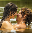 Jove e Juma em cena quente de Pantanal  Foto: Globo