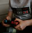 O Switch é um console que oferece muitos games para a criançada   Foto: Unsplash / Kelly Sikkema / Tecnoblog