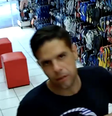 Homem anuncia assalto, olha para câmera e diz: ''pode filmar''  Foto: Reprodução / @hamudaniel19/Twitter