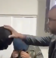 Criminosos com fuzis interrompem culto e pedem oração para pastor no RJ  Foto: Reprodução / @nelinhodoborel/TikTok