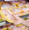Mesmo sendo um substituto mais barato da carne vermelha, o frango vem sofrendo com as crescentes altas de preço  Foto: Shutterstock / Alto Astral