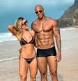 Lore Improta assume que diminuiu volume de marido Léo Santana em foto de sunga  Foto: Reprodução/Instagram