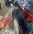 Bolsonarista 'lava carro' com gasolina e ministro reage: ''Alegrou meu dia''  Foto: Reprodução / @rolealeatorio/Twitter