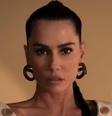 Aos 42 anos, Deborah Secco falou sobre as pressões estéticas e que aprendeu a lidar melhor com as próprias imperfeições  Foto: Reprodução/Instagram