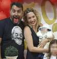 Marcelo Arruda posou com a mulher em festa antes de ser morto  Foto: Reprodução