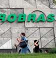 Pessoas passam em frente à sede da Petrobras no Rio de Janeiro
16/10/2019
REUTERS/Sergio Moraes  Foto: Reuters