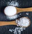 Veja o que avaliar na hora de comprar o sal de cozinha  Foto: Shutterstock / Alto Astral