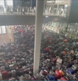 Um "mar de malas" se acumulou no aeroporto londrino  Foto: Reprodução/ NBC News