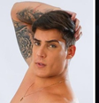 Tiago Ramos faz tatuagem com o nome da mãe de Neymar: "Nadine"  Foto: Reprodução/Instagram