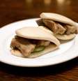 Momokuku. Os pork buns do americano David Chang, que consagraram o chef com criador de tendências  Foto: Noah Kalina|Divulgação / Estadão