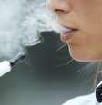 Cigarros eletrônicos estão proibidos no Brasil desde 2009  Foto: Getty Images / BBC News Brasil