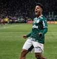 Palmeiras sofre susto no fim, mas derrota Internacional e segue líder do Brasileirão  Foto: Vinícius Nunes
