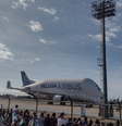 'Avião baleia' faz pouso inédito em Fortaleza e leva curiosos ao aeroporto  Foto: Gustavo Lopes / Reprodução/Facebook