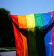 Mesmo com a LGBTfobia sendo criminalizada no Brasil desde 2019,  ataques são comuns  Foto: Shane/Pexels / DINO