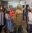 A obra foi construída pelo artista plástico Edgar Duvivier, autor de vários outros monumentos na cidade do Rio e no exterior, através de um financiamento coletivo do qual participaram mais de 600 doadores, segundo o Instituto Marielle Franco  Foto: Reprodução/Instituto Marielle Franco