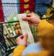 Veja dicas para economizar na hora de comprar alimentos  Foto: iStock