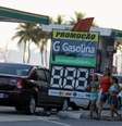 Carros fazem fila em posto de gasolina no Rio de Janeiro
11/03/2022
REUTERS/Pilar Olivares  Foto: Reuters