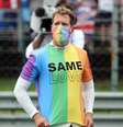 Vettel usa camiseta com as cores LGBTQIA+  Foto: Reuters