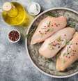 A versatilidade e o preço do peito de frango faz com que o corte seja um dos mais consumidos no Brasil | Foto: Shutterstock  Foto: Guia da Cozinha
