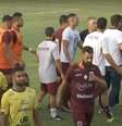 Marcielly é agredida no gramado  Foto: Reprodução