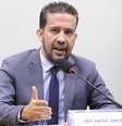 Janones foi cobrador de ônibus, cursou Direito e se elegeu deputado federal em 2018  Foto: Cleia Viana/Câmara dos Deputados / BBC News Brasil