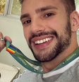 Psiquiatra decidiu colocar bandeira LGBT+ no crachá para se aproximar de pacientes   Foto: Reprodução Instagram