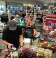 Consumidores aguardam em fila de supermercado no Rio de Janeiro, Brasil 14/03/2020  Foto: Sergio Moraes / Reuters