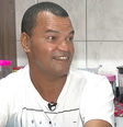 Após cair de uma pedra, Nelson Nedy Ribeiro, de 51 anos, foi arrastado pelo mar até a Ilha de Palma, em Grumari  Foto: Reprodução/TV Globo