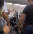 Passageiro quebra poltronas durante voo de São Paulo a Recife  Foto: Reprodução/Twitter/@AeroportoD