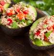 Abacate recheado com salada de atum   Foto: Shutterstock / Portal EdiCase