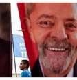 Bolsonaro está em segundo, e Lula, em primeiro, nas pesquisas de intenção de votos. Mais de 80% dos eleitores de ambos se dizem definitivamente decididos  Foto: Reuters / BBC News Brasil