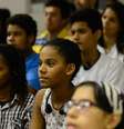 Imagem mostra um grupo de jovens  Foto: Imagem: Fernando Frazão/Agência Brasil / Alma Preta