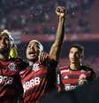 Jogadores do Flamengo comemoram vitória ao final da partida contra o São Paulo   Foto: Marcello Zambrana/ Agif/Gazeta Press