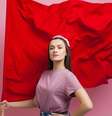 A bandeira vermelha é usada para sinalizar atitudes tóxicas no relacionamento  Foto: Alto Astral
