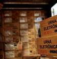Estados como Rio de Janeiro, Pará e Minas Gerais estão reforçando policiamento no transporte e armazenamento de urnas eletrônicas  Foto: Reuters / BBC News Brasil