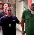 O cônsul alemão Uwe Herbert Hahn ao ser preso por autoridades no Rio de Janeiro sob suspeita de matar seu marido, o belga Walter Biot  Foto: DW / Deutsche Welle