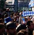 Multidão protesta na Argentina contra ataque a Cristina Kirchner  Foto: Reuters