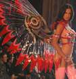 Brasileira Adriana Lima abriu desfile da Victoria's Secret em 2003  Foto: Getty Images / BBC News Brasil