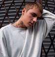 Justin é um dos homens mais famosos e ricos do mundo, além de também ser considerado um galã e grande cantor. Sua fortuna é de U$ 285 milhões, o equivalente a R$ 1,5 bilhão.  Foto: Reprodução/@justinbieber / Flipar